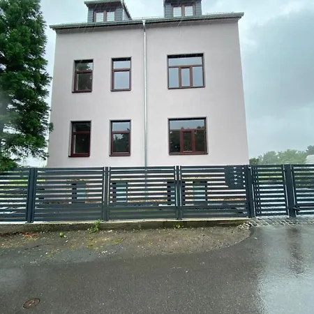 Schoene 2 Raumwohnung In *